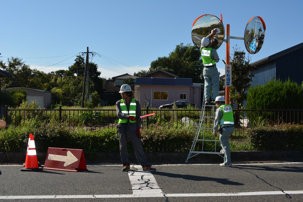 カーブミラーの清掃