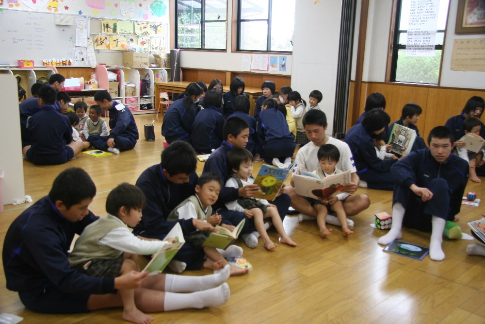 中学生と園児が交流 神埼市