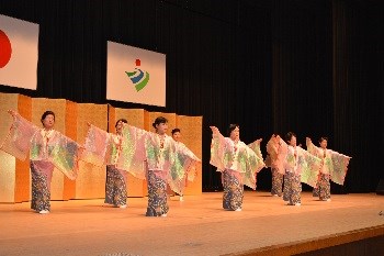 年詞交歓会で日舞披露