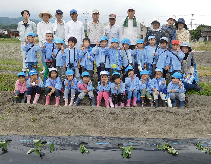 サツマイモ苗植え集合写真