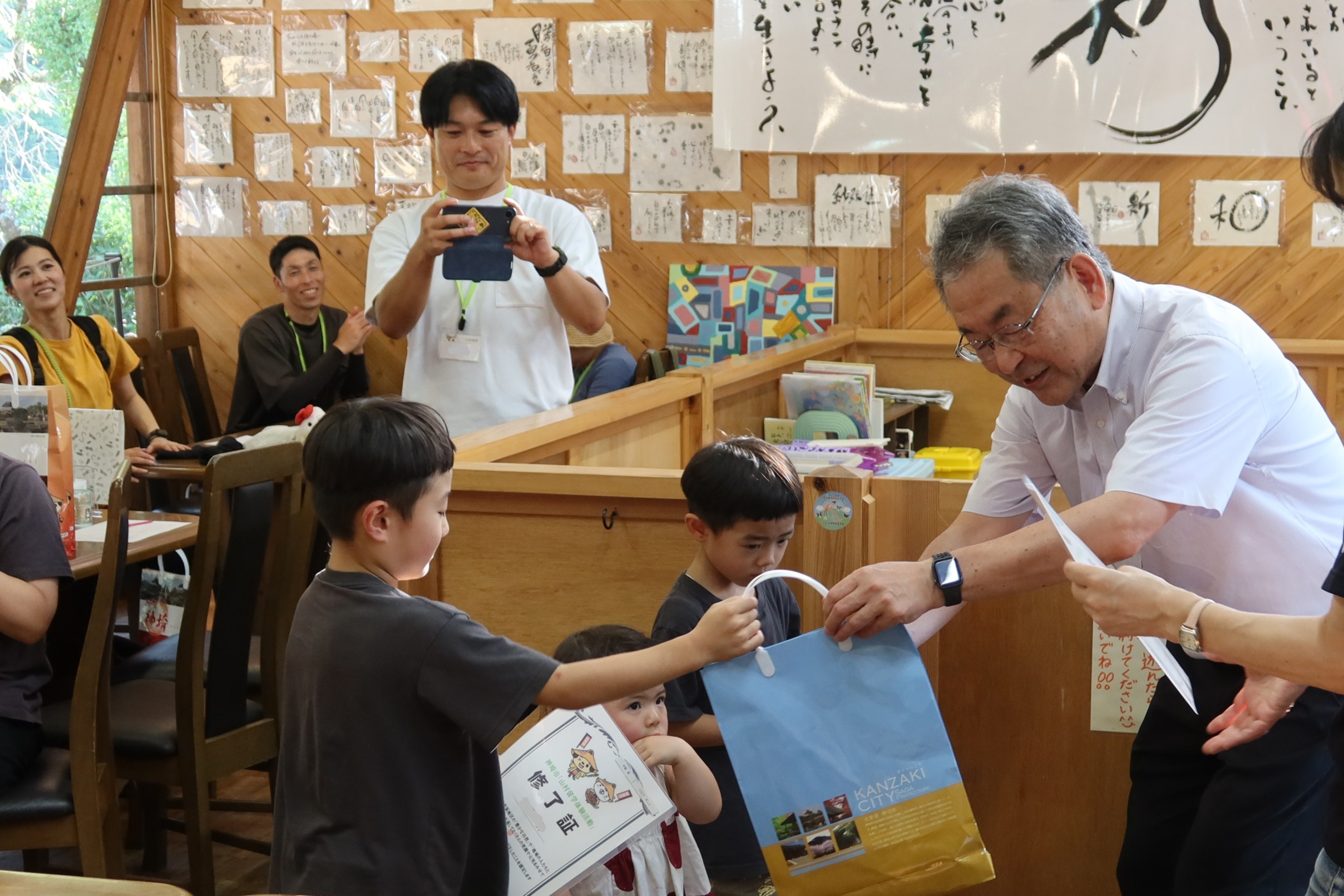 閉会(修了証、お土産)